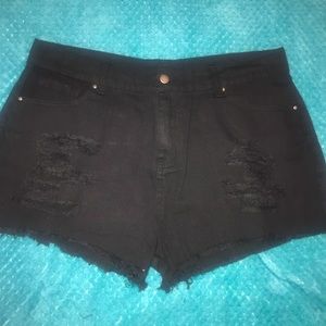 PrettyLittleThing Black ripped Jean shorts